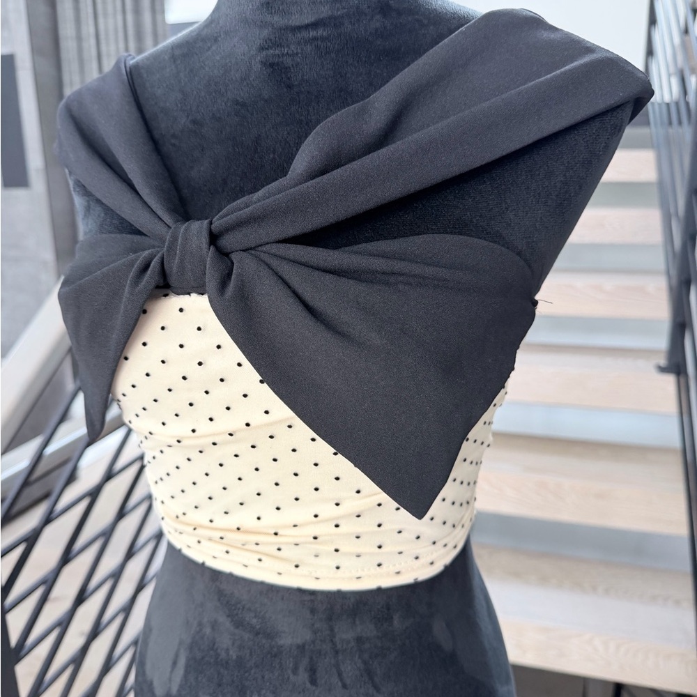 New Y2K  Pinup Black and Cream Polka Dot off shoulder Top with a bow size XS - Picture 6 of 7